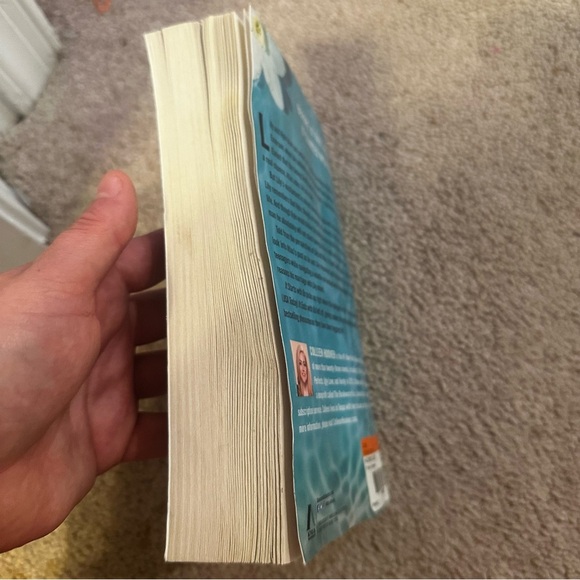 Colleen Hoover Book Set – It Ends With Us & It Starts With Us (Paperback Bundle) - Picture 7 of 7